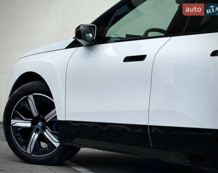 Белый БМВ iX, объемом двигателя 0 л и пробегом 70 тыс. км за 45999 $, фото 38 на Automoto.ua
