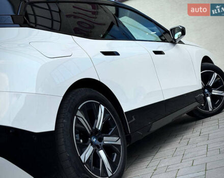 Белый БМВ iX, объемом двигателя 0 л и пробегом 70 тыс. км за 45999 $, фото 28 на Automoto.ua