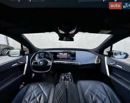 Белый БМВ iX, объемом двигателя 0 л и пробегом 70 тыс. км за 45999 $, фото 4 на Automoto.ua