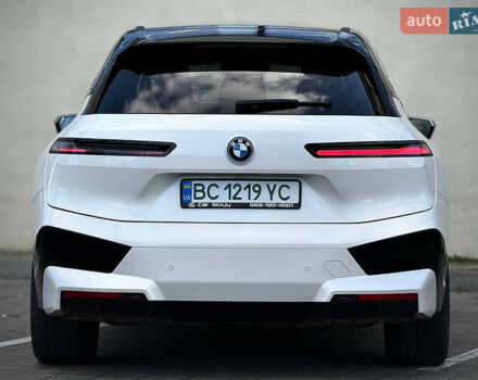 Белый БМВ iX, объемом двигателя 0 л и пробегом 70 тыс. км за 45999 $, фото 33 на Automoto.ua