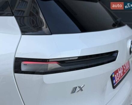 Белый БМВ iX, объемом двигателя 0 л и пробегом 69 тыс. км за 58300 $, фото 25 на Automoto.ua