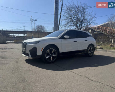 Белый БМВ iX, объемом двигателя 0 л и пробегом 35 тыс. км за 56500 $, фото 2 на Automoto.ua