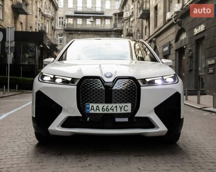 Белый БМВ iX, объемом двигателя 0 л и пробегом 22 тыс. км за 69400 $, фото 9 на Automoto.ua