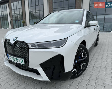 Белый БМВ iX, объемом двигателя 0 л и пробегом 21 тыс. км за 48555 $, фото 2 на Automoto.ua