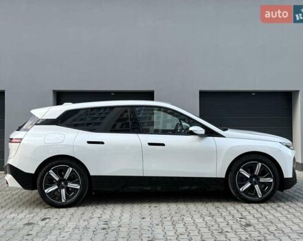 Белый БМВ iX, объемом двигателя 0 л и пробегом 69 тыс. км за 58300 $, фото 18 на Automoto.ua