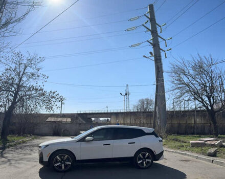 Белый БМВ iX, объемом двигателя 0 л и пробегом 35 тыс. км за 56500 $, фото 11 на Automoto.ua