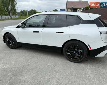 Белый БМВ iX, объемом двигателя 0 л и пробегом 34 тыс. км за 67400 $, фото 9 на Automoto.ua