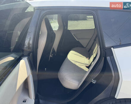 Белый БМВ iX, объемом двигателя 0 л и пробегом 35 тыс. км за 56500 $, фото 14 на Automoto.ua