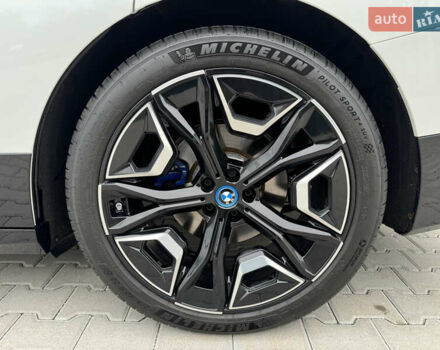 Белый БМВ iX, объемом двигателя 0 л и пробегом 21 тыс. км за 48555 $, фото 25 на Automoto.ua