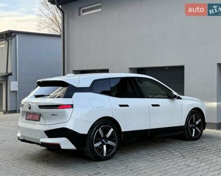Белый БМВ iX, объемом двигателя 0 л и пробегом 69 тыс. км за 58300 $, фото 17 на Automoto.ua