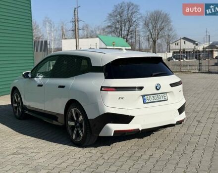 Белый БМВ iX, объемом двигателя 0 л и пробегом 42 тыс. км за 47300 $, фото 23 на Automoto.ua