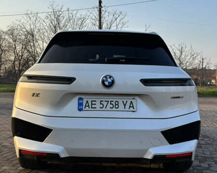 Белый БМВ iX, объемом двигателя 0 л и пробегом 57 тыс. км за 56700 $, фото 4 на Automoto.ua