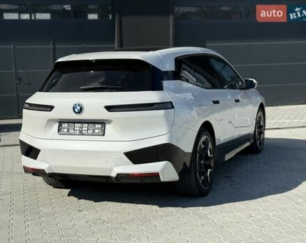 Белый БМВ iX, объемом двигателя 0 л и пробегом 89 тыс. км за 65900 $, фото 3 на Automoto.ua
