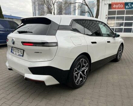 Белый БМВ iX, объемом двигателя 0 л и пробегом 40 тыс. км за 48500 $, фото 5 на Automoto.ua
