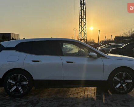 Белый БМВ iX, объемом двигателя 0 л и пробегом 57 тыс. км за 56700 $, фото 3 на Automoto.ua