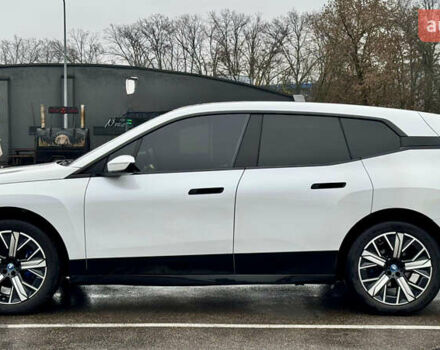 Белый БМВ iX, объемом двигателя 0 л и пробегом 31 тыс. км за 46000 $, фото 4 на Automoto.ua