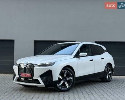 Белый БМВ iX, объемом двигателя 0 л и пробегом 69 тыс. км за 58300 $, фото 6 на Automoto.ua