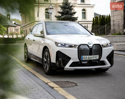Белый БМВ iX, объемом двигателя 0 л и пробегом 22 тыс. км за 69400 $, фото 59 на Automoto.ua