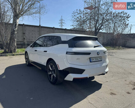Белый БМВ iX, объемом двигателя 0 л и пробегом 35 тыс. км за 56500 $, фото 6 на Automoto.ua