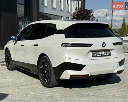 Белый БМВ iX, объемом двигателя 0 л и пробегом 89 тыс. км за 65900 $, фото 5 на Automoto.ua