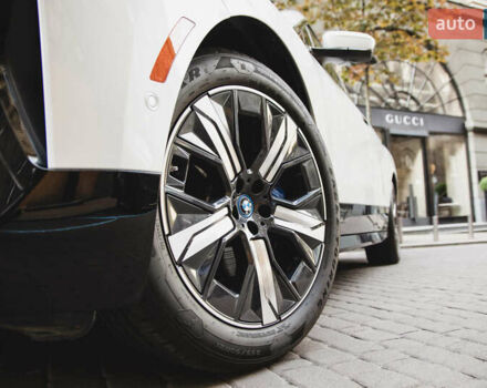 Белый БМВ iX, объемом двигателя 0 л и пробегом 22 тыс. км за 69400 $, фото 7 на Automoto.ua