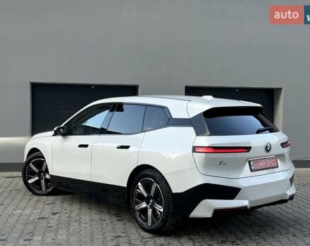 Белый БМВ iX, объемом двигателя 0 л и пробегом 69 тыс. км за 58300 $, фото 2 на Automoto.ua