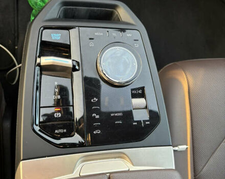 Белый БМВ iX, объемом двигателя 0 л и пробегом 57 тыс. км за 56700 $, фото 19 на Automoto.ua