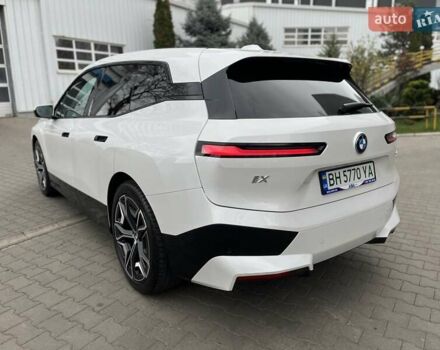 Белый БМВ iX, объемом двигателя 0 л и пробегом 40 тыс. км за 48500 $, фото 8 на Automoto.ua