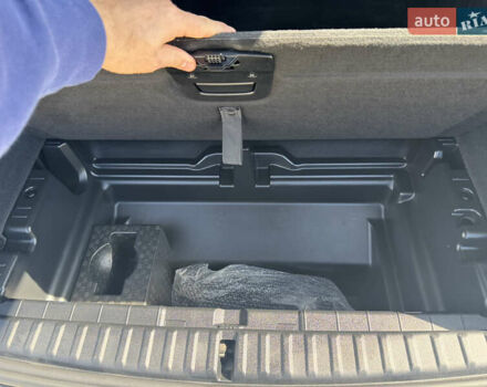 Белый БМВ iX, объемом двигателя 0 л и пробегом 35 тыс. км за 56500 $, фото 13 на Automoto.ua