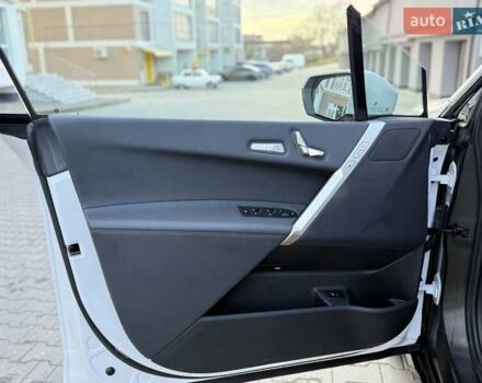 Белый БМВ iX, объемом двигателя 0 л и пробегом 69 тыс. км за 58300 $, фото 46 на Automoto.ua