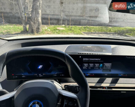 Белый БМВ iX, объемом двигателя 0 л и пробегом 35 тыс. км за 56500 $, фото 22 на Automoto.ua