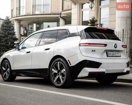 Белый БМВ iX, объемом двигателя 0 л и пробегом 22 тыс. км за 69400 $, фото 54 на Automoto.ua