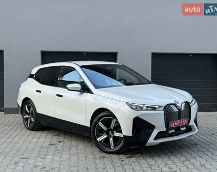 Белый БМВ iX, объемом двигателя 0 л и пробегом 69 тыс. км за 58300 $, фото 8 на Automoto.ua