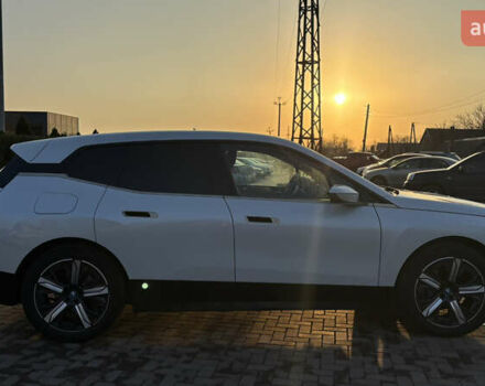 Белый БМВ iX, объемом двигателя 0 л и пробегом 57 тыс. км за 56700 $, фото 6 на Automoto.ua