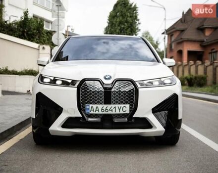 Белый БМВ iX, объемом двигателя 0 л и пробегом 22 тыс. км за 69400 $, фото 55 на Automoto.ua