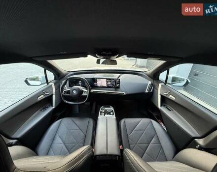 Белый БМВ iX, объемом двигателя 0 л и пробегом 69 тыс. км за 58300 $, фото 31 на Automoto.ua