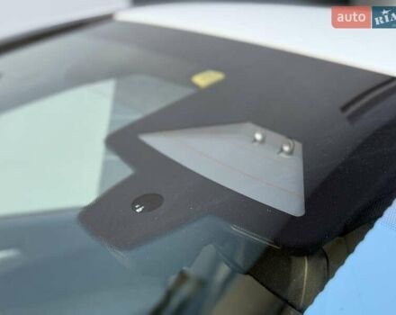 Белый БМВ iX, объемом двигателя 0 л и пробегом 69 тыс. км за 58300 $, фото 23 на Automoto.ua