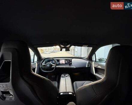 Белый БМВ iX, объемом двигателя 0 л и пробегом 69 тыс. км за 58300 $, фото 32 на Automoto.ua