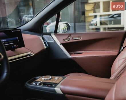 Белый БМВ iX, объемом двигателя 0 л и пробегом 22 тыс. км за 69400 $, фото 37 на Automoto.ua