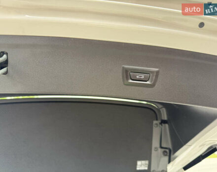 Белый БМВ iX, объемом двигателя 0 л и пробегом 34 тыс. км за 67400 $, фото 40 на Automoto.ua