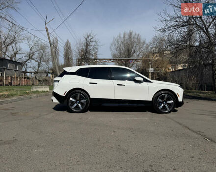 Белый БМВ iX, объемом двигателя 0 л и пробегом 35 тыс. км за 56500 $, фото 4 на Automoto.ua