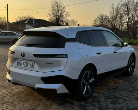 Белый БМВ iX, объемом двигателя 0 л и пробегом 57 тыс. км за 56700 $, фото 7 на Automoto.ua