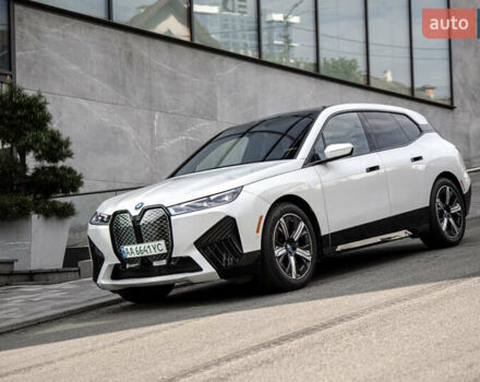 Белый БМВ iX, объемом двигателя 0 л и пробегом 22 тыс. км за 69400 $, фото 51 на Automoto.ua