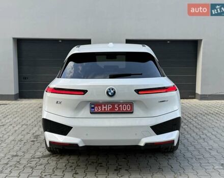 Белый БМВ iX, объемом двигателя 0 л и пробегом 69 тыс. км за 58300 $, фото 16 на Automoto.ua