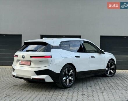 Белый БМВ iX, объемом двигателя 0 л и пробегом 69 тыс. км за 58300 $, фото 3 на Automoto.ua
