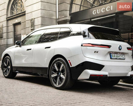 Белый БМВ iX, объемом двигателя 0 л и пробегом 22 тыс. км за 69400 $, фото 11 на Automoto.ua