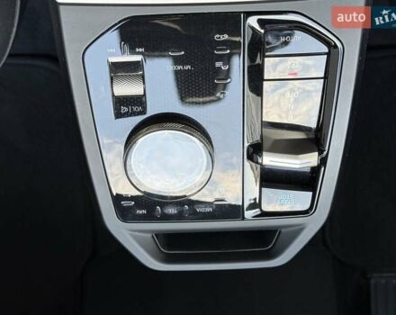 Белый БМВ iX, объемом двигателя 0 л и пробегом 69 тыс. км за 58300 $, фото 34 на Automoto.ua