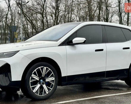 Белый БМВ iX, объемом двигателя 0 л и пробегом 31 тыс. км за 46000 $, фото 3 на Automoto.ua