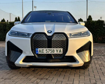 Белый БМВ iX, объемом двигателя 0 л и пробегом 57 тыс. км за 56700 $, фото 1 на Automoto.ua