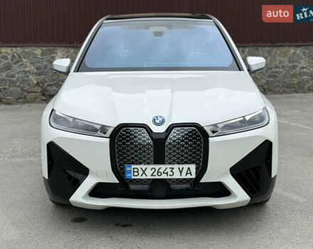 Белый БМВ iX, объемом двигателя 0 л и пробегом 34 тыс. км за 67400 $, фото 1 на Automoto.ua